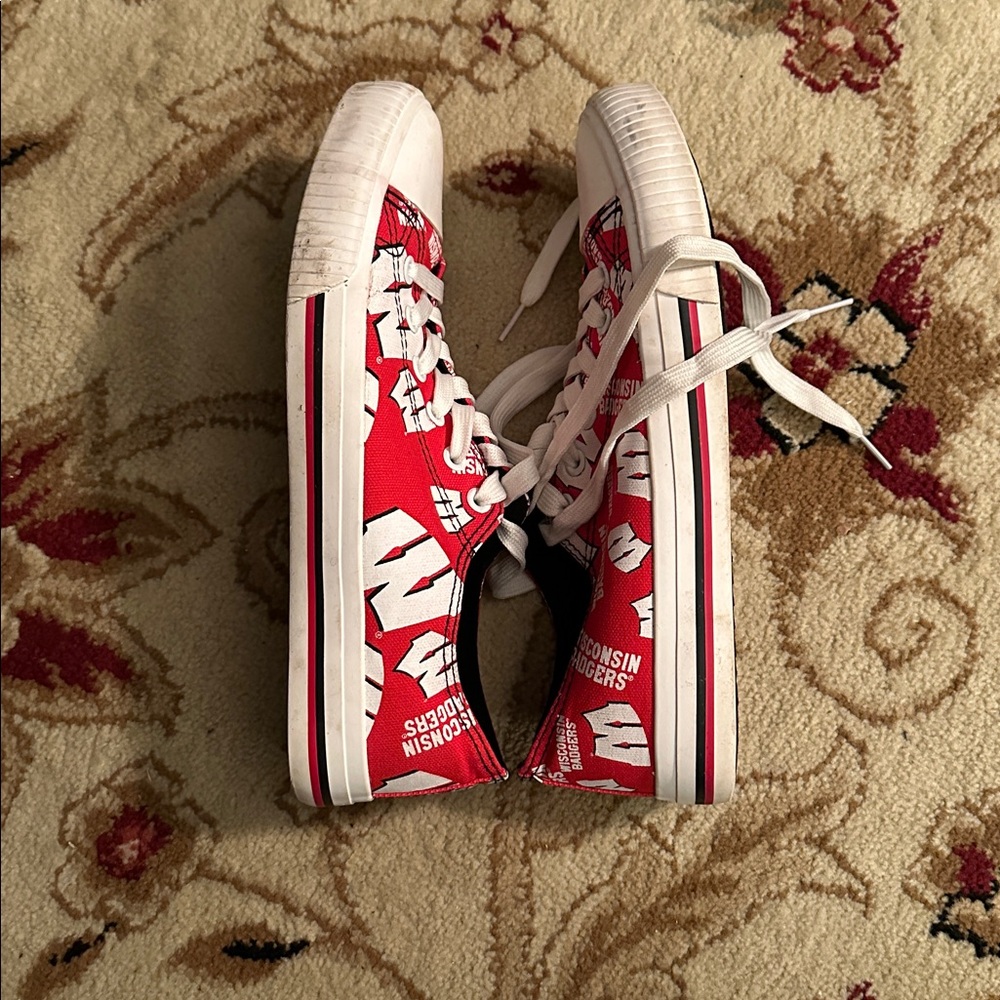 Wisconsin Badgers Shoes - Picture 3 of 7